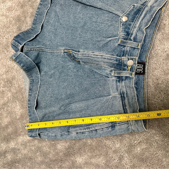 Mom Jeans BDG High Waisted Pleated and Cuffed Jean Shorts Urban Outfitters sz 28 - Picture 7 of 10